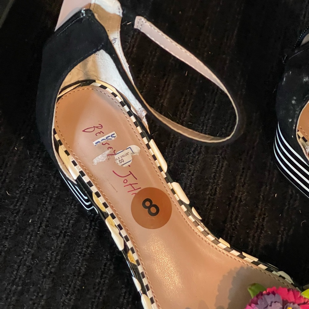 Betsey Johnson stripped block heel